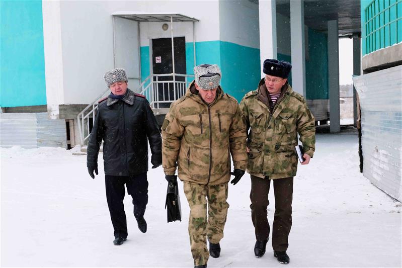Командующий Восточным округом Росгвардии проверил организацию службы в якутском управлении ведомства