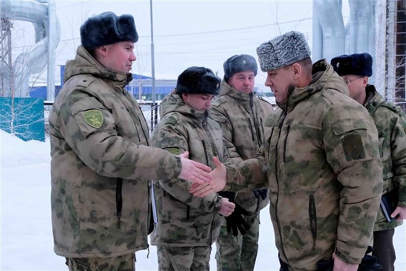 Командующий Восточным округом Росгвардии проверил организацию службы в якутском управлении ведомства