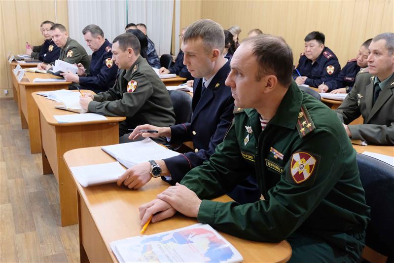 Командующий Восточным округом Росгвардии проверил организацию службы в якутском управлении ведомства
