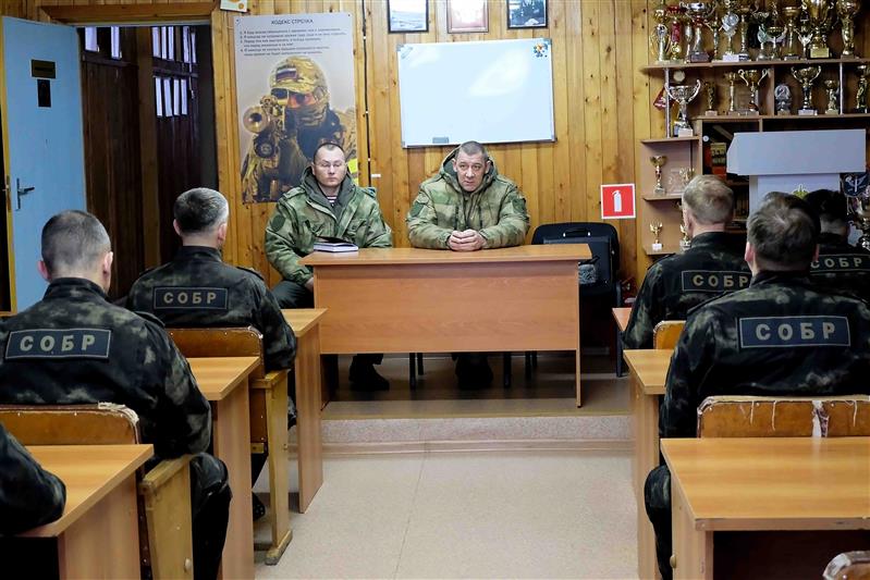 Командующий Восточным округом Росгвардии проверил организацию службы в якутском управлении ведомства
