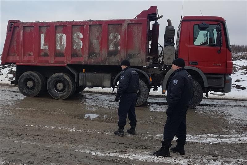 ОМОН оказал содействие полиции в пресечении фактов несанкционированной утилизации строительных отходов в Ленобласти