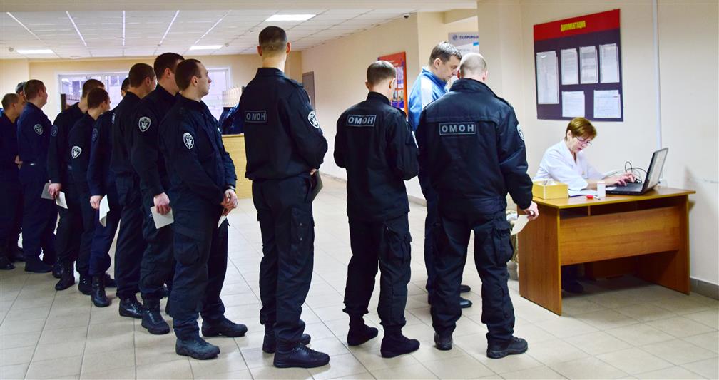 Около 60 росгвардейцев стали донорами крови в Костроме