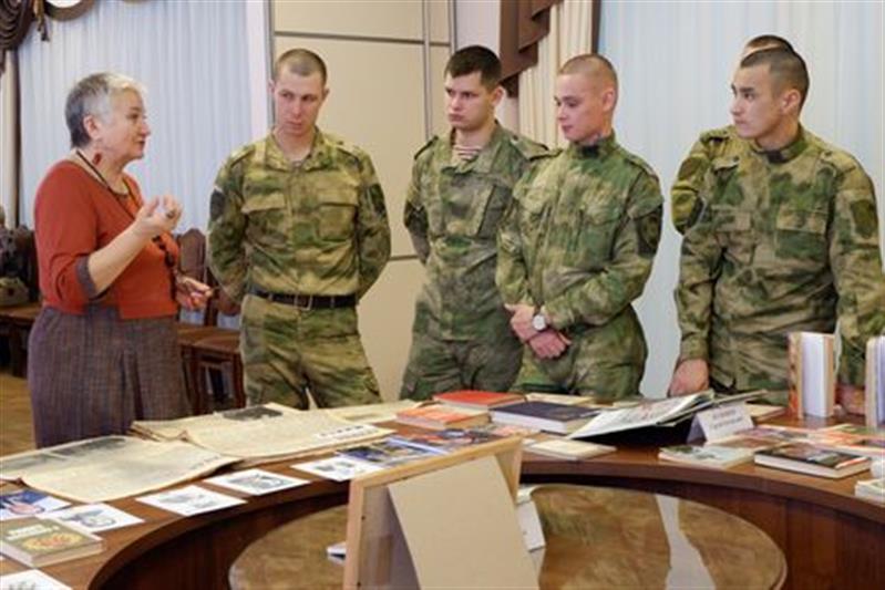 Военнослужащие Росгвардии приняли участие в онлайн-встрече «Трудные дороги Победы» в Астрахани