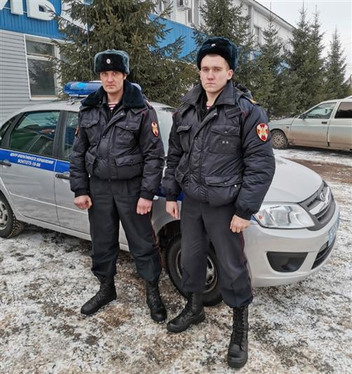 В Башкирии сотрудники Росгвардии спасли трёх человек на пожаре (видео)