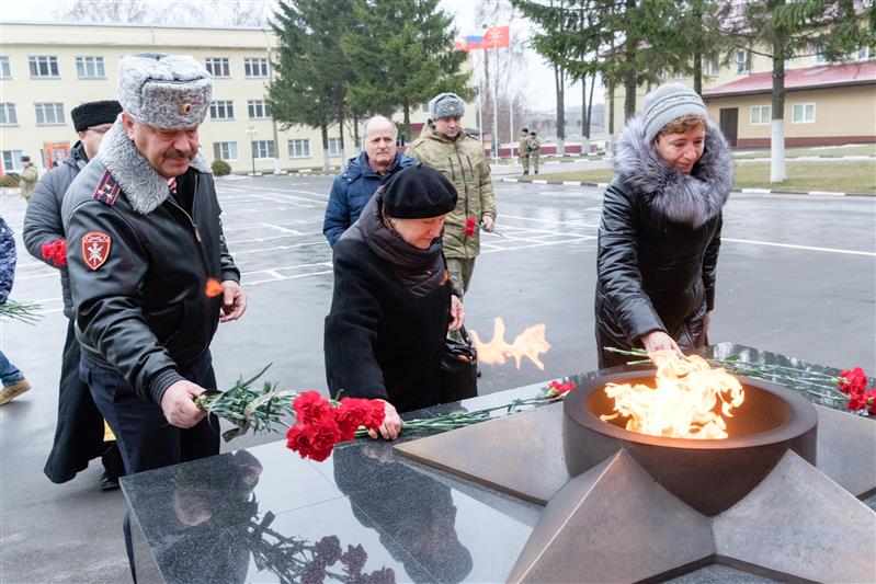 Память погибших Героев Отечества почтили в региональных управлениях Центрального округа Росгвардии