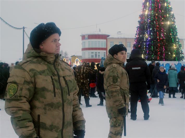 Росгвардейцы обеспечили правопорядок и общественную безопасность на открытии новогодних ёлок в НАО