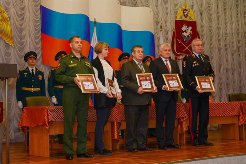 В Екатеринбурге состоялась церемония гашения марки, посвященной Герою России полковнику милиции Леониду Валову
