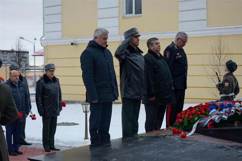 В Екатеринбурге состоялась церемония гашения марки, посвященной Герою России полковнику милиции Леониду Валову 