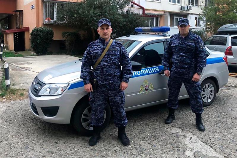 В Сочи сотрудники Росгвардии пришли на выручку женщине, которой требовалась срочная помощь медиков