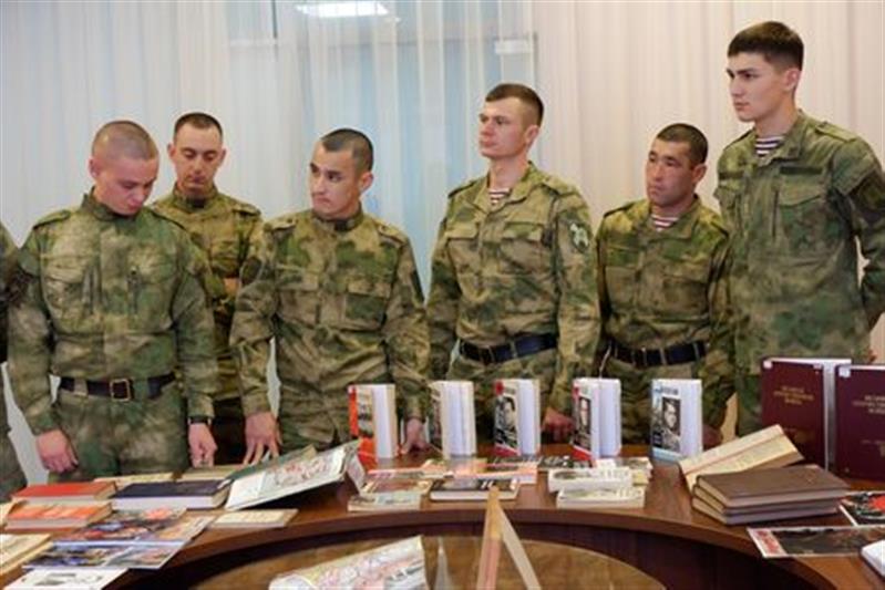 Военнослужащие Росгвардии приняли участие в онлайн-встрече «Трудные дороги Победы» в Астрахани