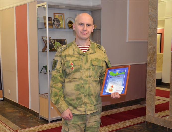 Военнослужащему Росгвардии вручили нагрудный знак "Донорская слава Тамбовщины"