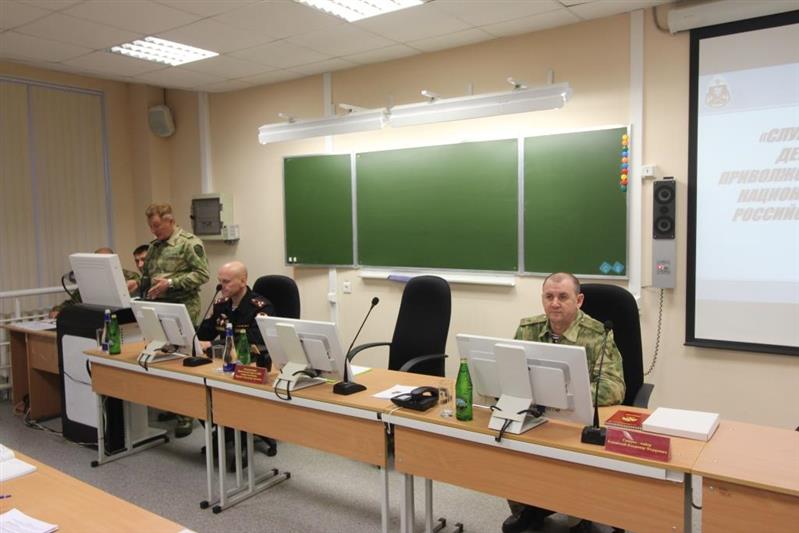 Командующий Приволжским округом Росгвардии провёл занятие в ведомственном военном институте в Перми