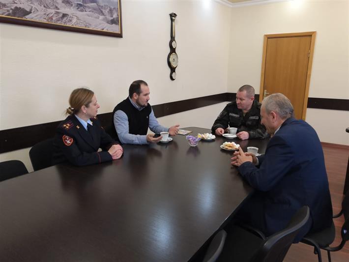 В кабардино-балкарском управлении Росгвардии подвели итоги сотрудничества с молодежным клубом Русского географического общества «Альтаир»                                        