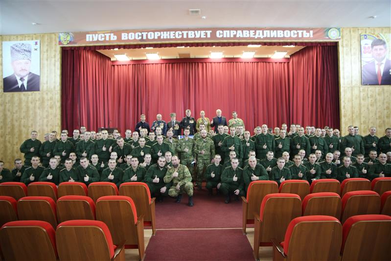 В Грозном военнослужащие Росгвардии встретились с участниками афганской войны