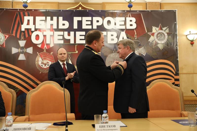 Представители Росгвардии приняли участие в торжественном собрании, посвящённом Дню Героев Отечества