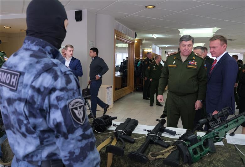 Более 700 курских школьников познакомились с Росгвардией