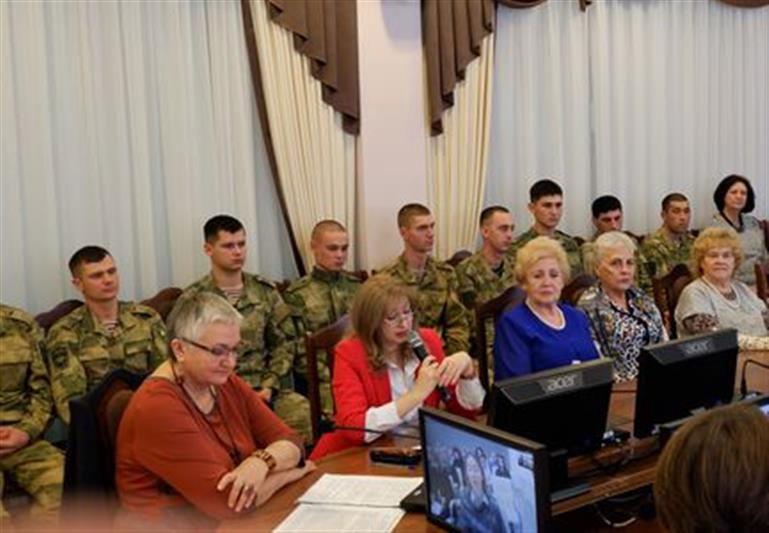 Военнослужащие Росгвардии приняли участие в онлайн-встрече «Трудные дороги Победы» в Астрахани