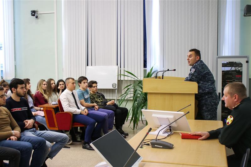 Ставропольские росгвардейцы встретились со студентами аграрного университета