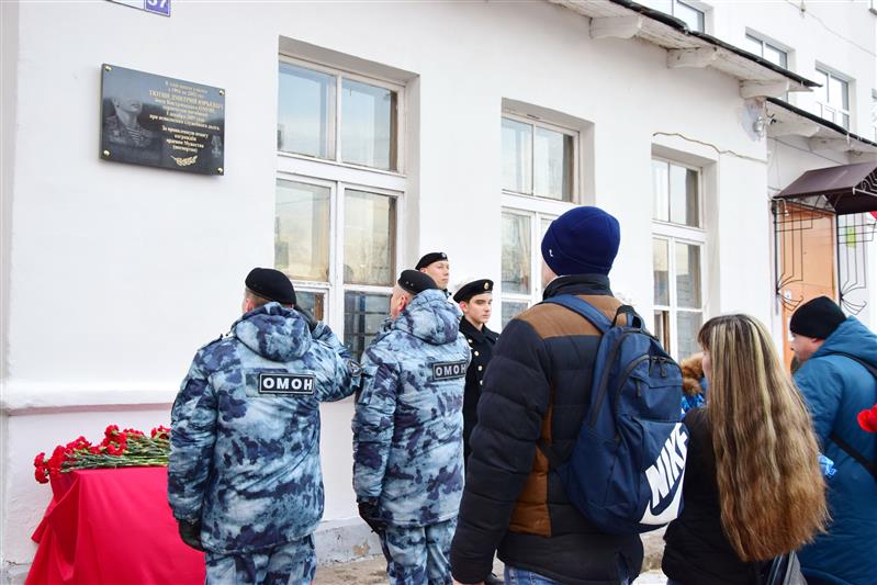 В Костроме увековечили память омоновца, погибшего при исполнении служебного долга