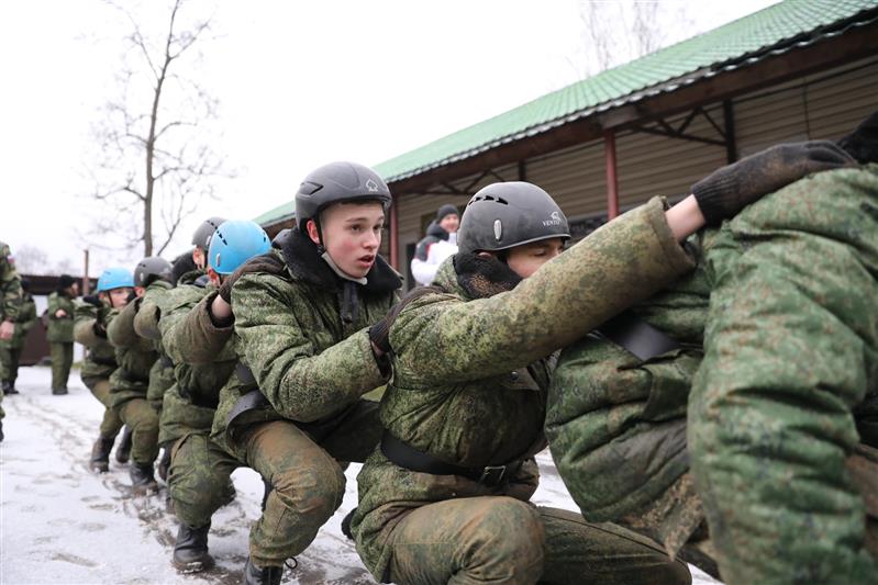 Росгвардия провела спортивный праздник для молодежи ко Дню Героев Отечества