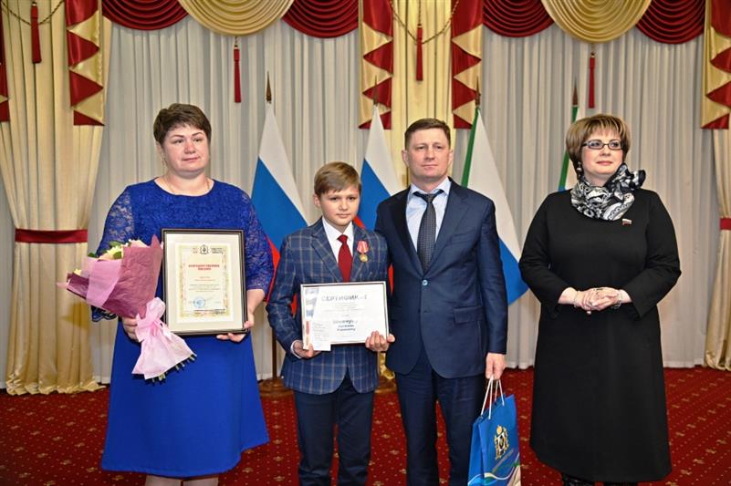 В Хабаровске наградили юных героев – участников проекта Совфеда и Росгвардии