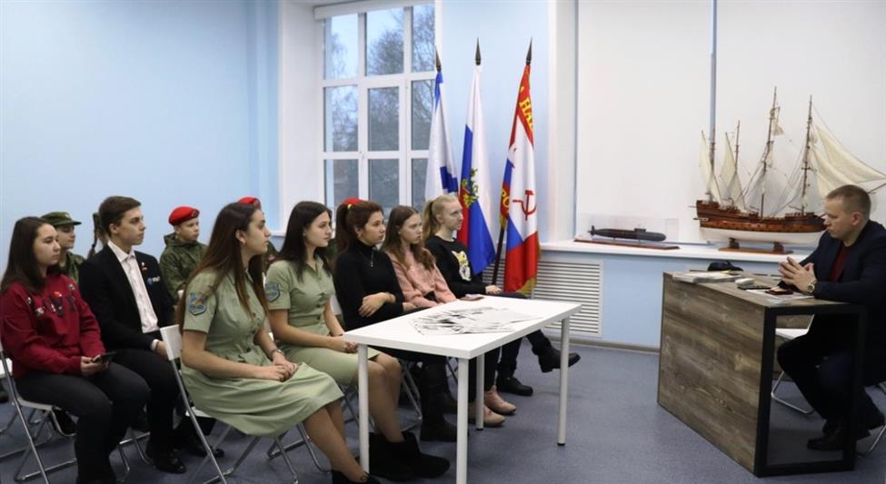 Представитель Росгвардии провёл занятие с юными корреспондентами в Архангельске