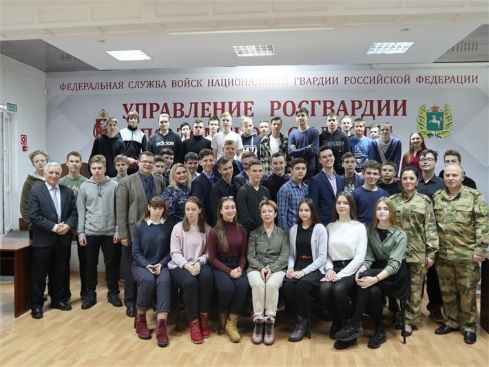 В День Героев Отечества томские росгвардейцы провели тематическое мероприятие для школьников