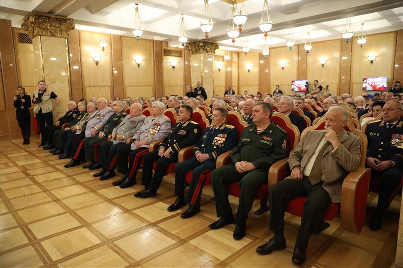 Представители Росгвардии приняли участие в торжественном собрании, посвящённом Дню Героев Отечества