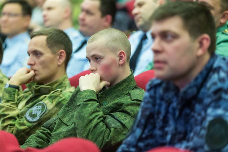 В Росгвардии состоялась встреча с легендарным хоккеистом Юрием Ляпкиным