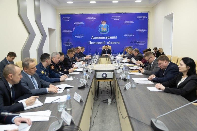 Начальник Управления Росгвардии по Псковской области принял участие в заседании по вопросам обеспечения безопасности в период новогодних праздников