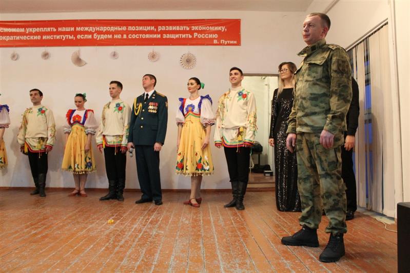 Ансамбль песни и пляски Северо-Кавказского округа Росгвардии выступил с новогодним концертом для кадетов Кабардино-Балкарии
