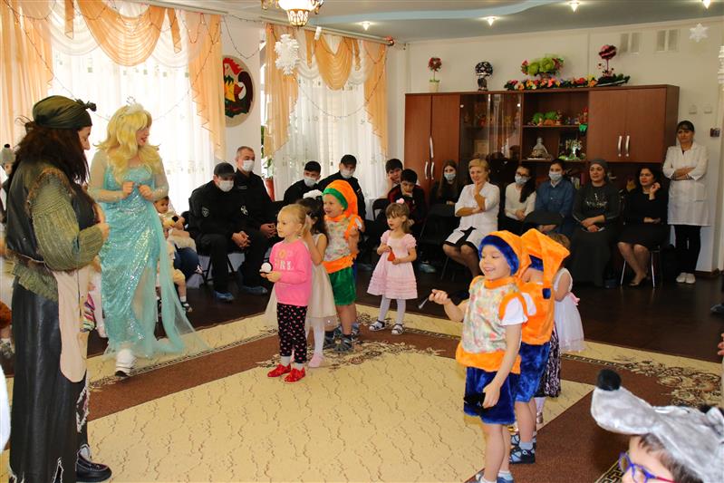 В Северо-Кавказском округе Росгвардии продолжаются новогодние детские мероприятия