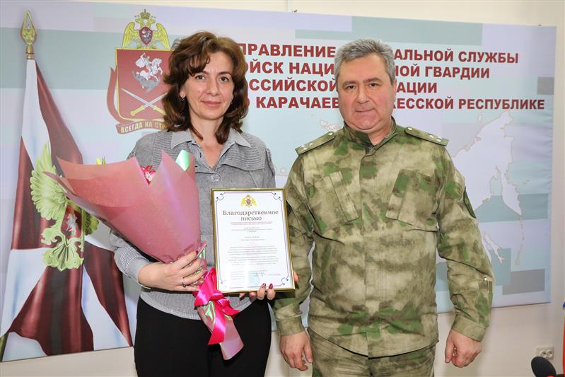 Руководство Управления Росгвардии по Карачаево-Черкесии отметило представителей региональных общественных организаций благодарственными письмами
