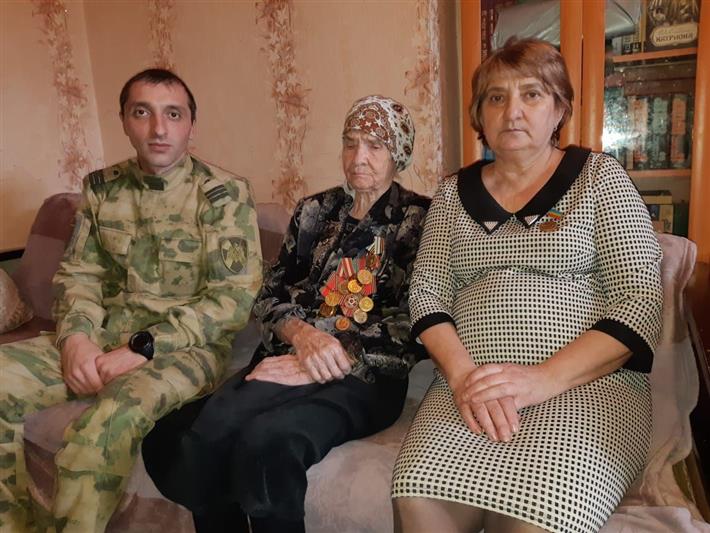 В Карачаево-Черкесии росгвардейцы навестили ветерана Великой Отечественной войны