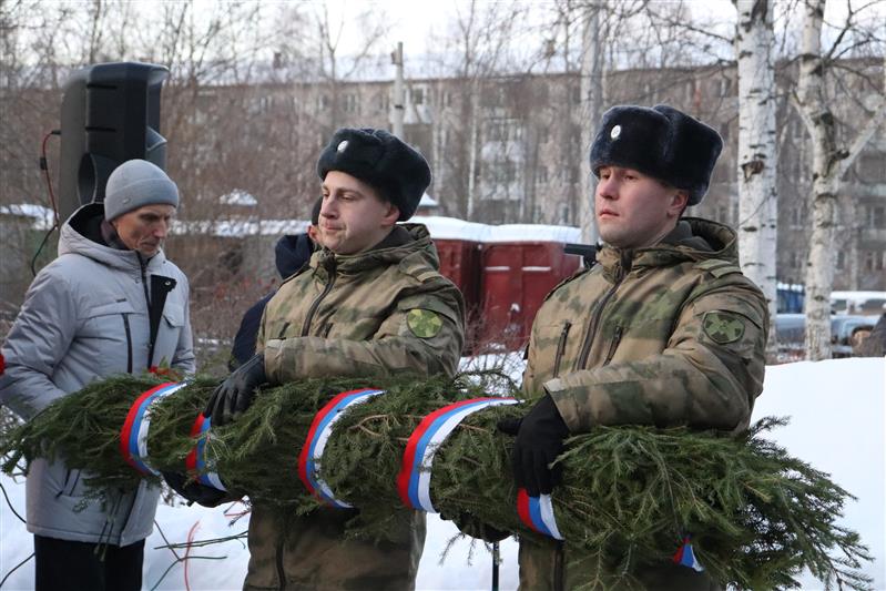 В Архангельске росгвардейцы приняли участие в памятном митинге, посвящённом 25-й годовщине со дня начала первой чеченской кампании