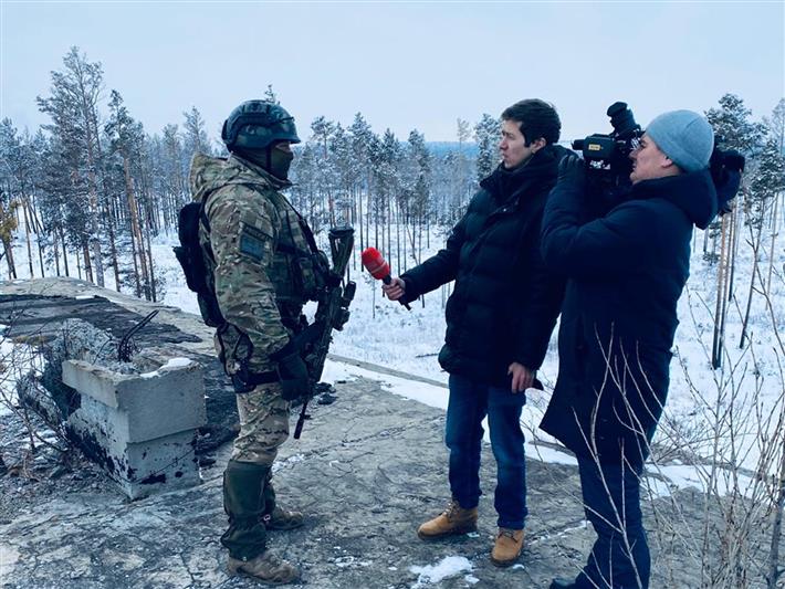 Съемочная группа иркутской телекомпании «АИСТ» побывала на тренировке сотрудников ОМОН на транспорте (фото, видео)