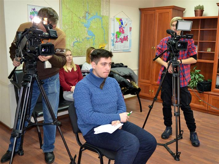В Братске сотрудники Росгвардии и полиции провели брифинг с представителями СМИ по возмездной сдаче незаконно хранящегося оружия