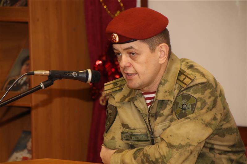 В Москве военнослужащие Росгвардии встретились с Героем России Игорем Задорожным