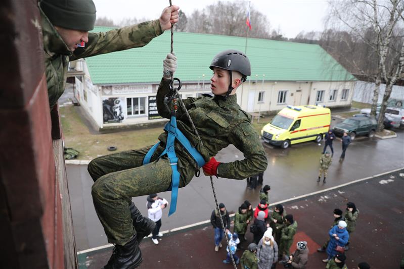Росгвардия провела спортивный праздник для молодежи ко Дню Героев Отечества
