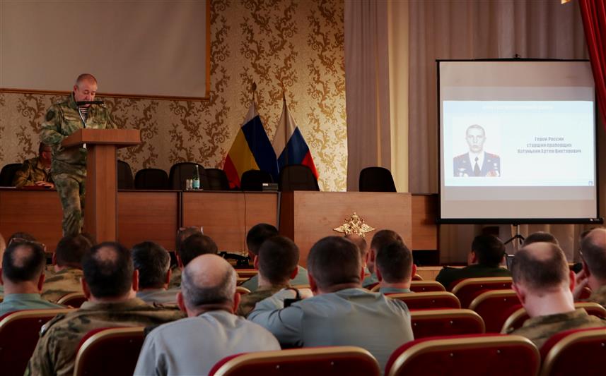 Дань уважения подвигам Героев Отечества отдали военнослужащие и сотрудники Южного округа Росгвардии