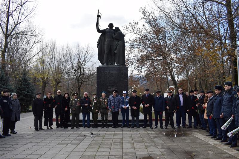 В Дагестане росгвардейцы приняли участие в мероприятиях, приуроченных ко Дню Неизвестного солдата