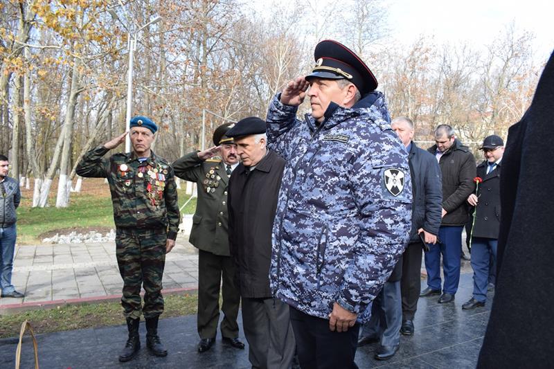 В Дагестане росгвардейцы приняли участие в мероприятиях, приуроченных ко Дню Неизвестного солдата