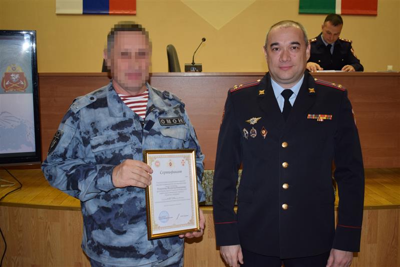 В Казани сотрудникам и ветеранам Росгвардии вручены сертификаты о выплатах для приобретения жилья 