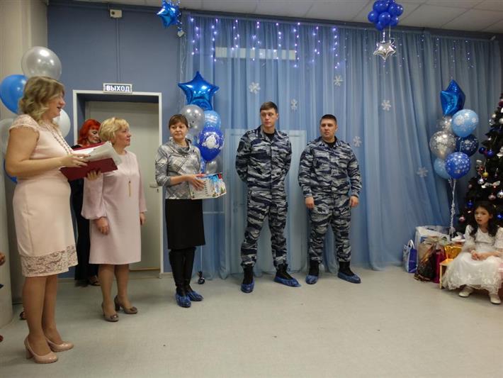 Уральские росгвардейцы проводят новогодние мероприятия для детей