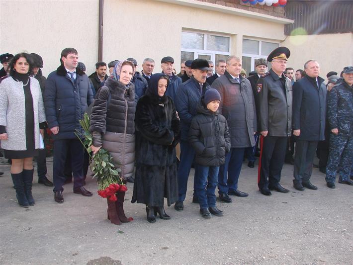 В Дагестане открыли памятник Герою России Магомеду Нурбагандову