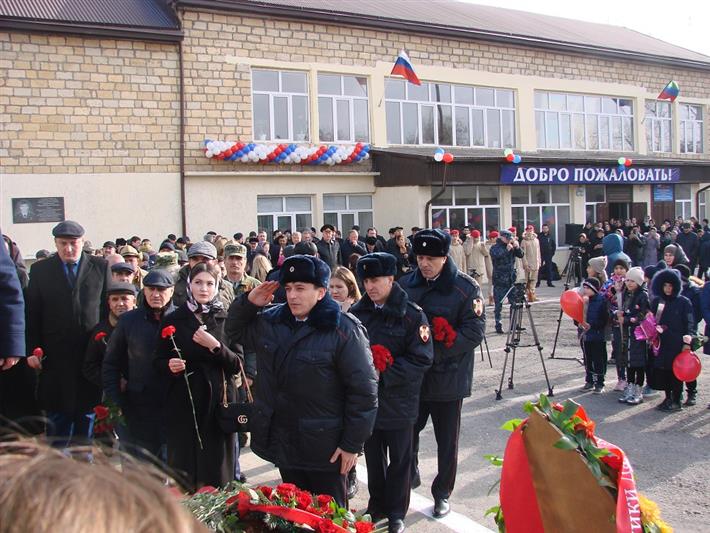 В Дагестане открыли памятник Герою России Магомеду Нурбагандову
