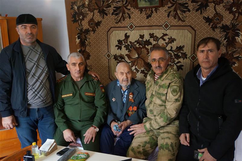 Военнослужащие  Росгвардии навестили ветерана Великой Отечественной войны 