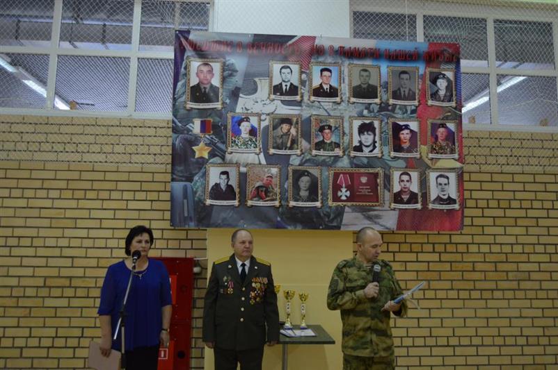 Военнослужащие Северо-Западного округа Росгвардии в преддверии Дня Героя Отечества организовали для детей из детского дома патриотическо-спотривное мероприятие