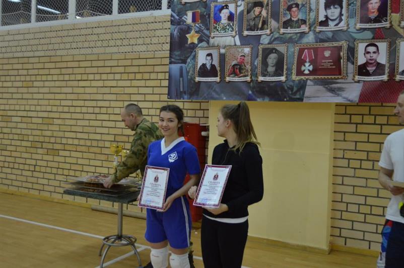 Военнослужащие Северо-Западного округа Росгвардии в преддверии Дня Героя Отечества организовали для детей из детского дома патриотическо-спотривное мероприятие
