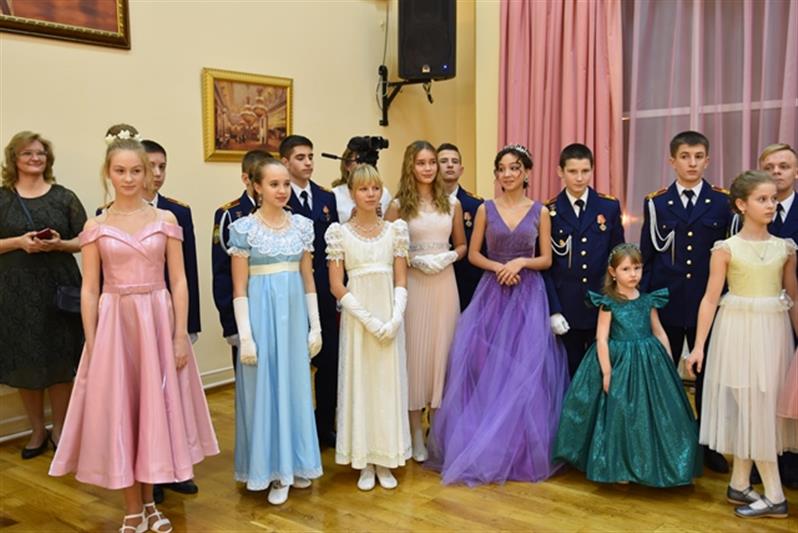 Кадеты 7-х классов МПКУ им. М.А. Шолохова приняли участие в новогоднем бале